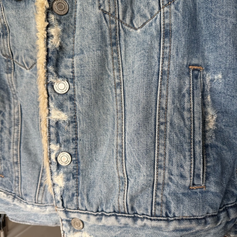 Lucky Brand Woman’s Sherpa Lined Denim Trucker Jacket - Picture 4 of 9